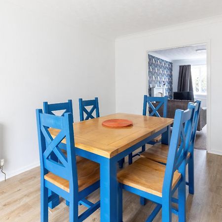 The Conifers Large Detached Home With Off Street Parking Witney Exterior photo